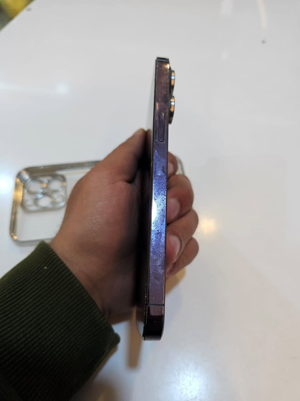 السلام عليكم ايفون ١٤ برو ماكس نضيف جهاز كلشي ما مبدل بي بطارية ٨٢ ذاكره ٢٥٦ بس ضهر طاك يتبدل السعر مالته ٧٨٠ وبي مجال بسيط *********** للاستفسار
