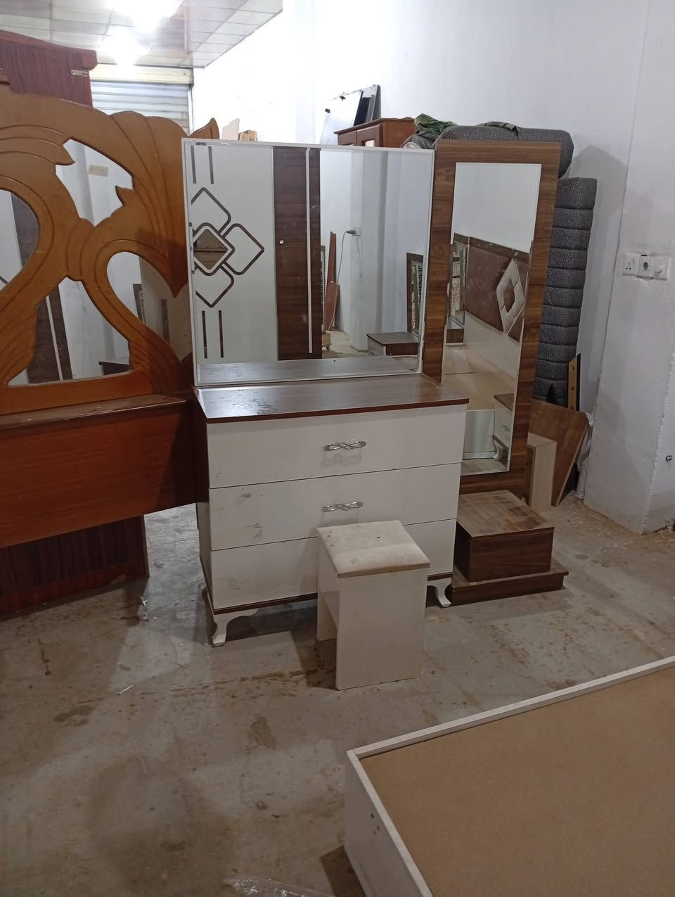 غرفة نوم تركي 7قطع ويه دوشك كلش نضيف للستفسار
***********او***********
