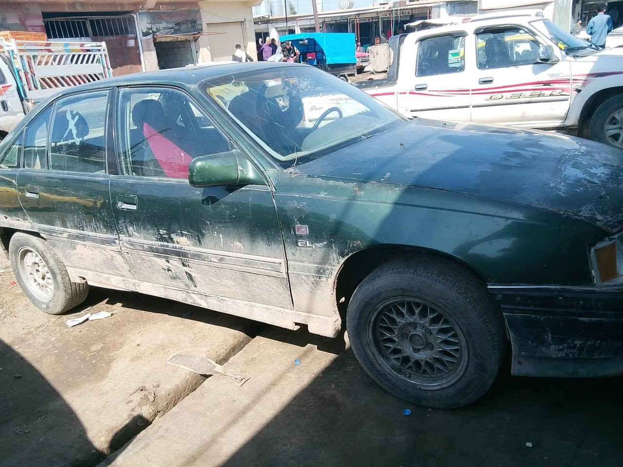 اوميكه البيع 
نقدا  و ترهم ترتيب 
بيها كابونه بانزين  شرط تحويل سياره حلو مال جناي
***********
***********
