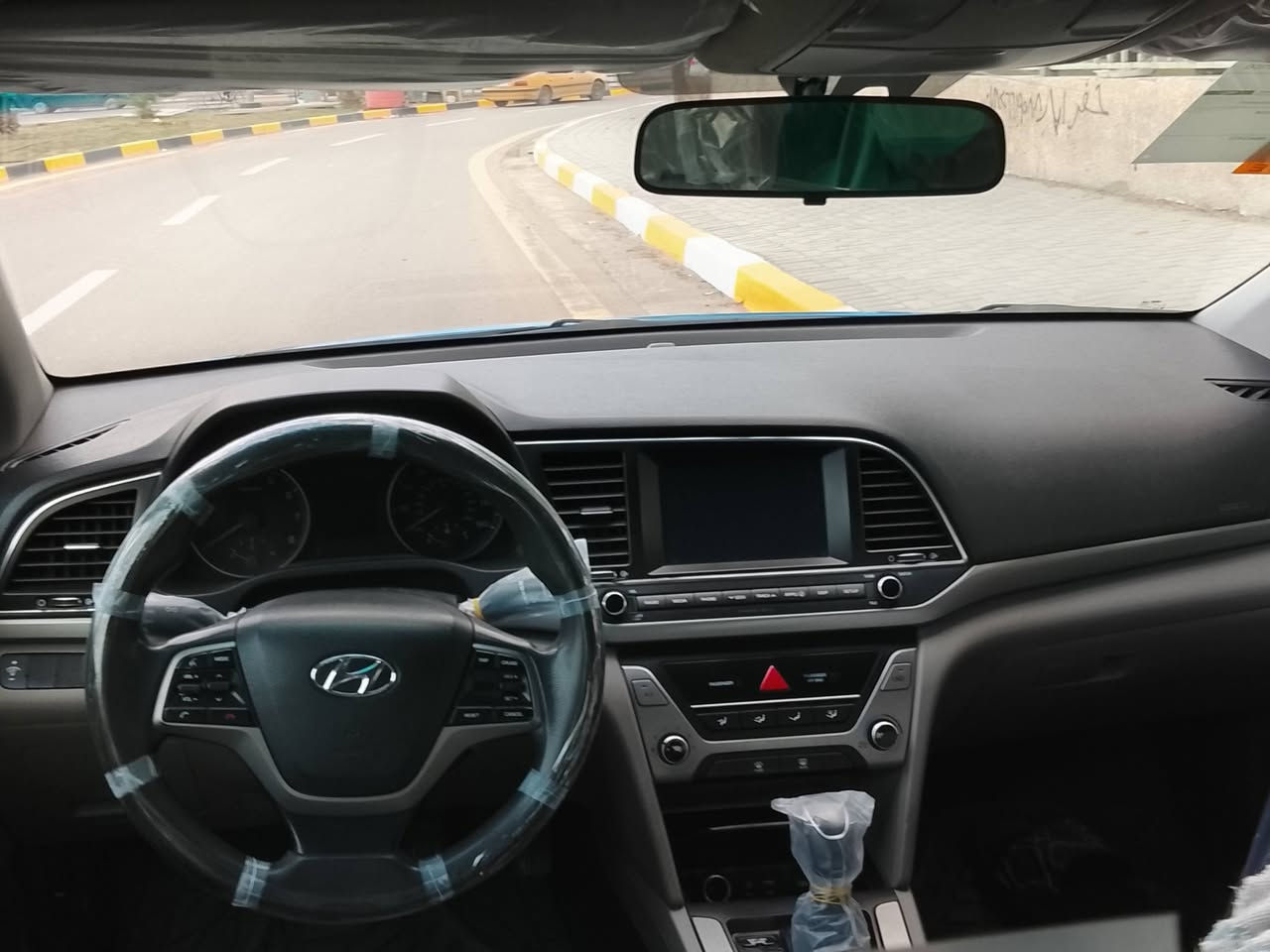 سلام عليكم النترا موديل ٢٠١٧ امريكي سياره جاهزه مكينه وكير شرط الفحص سياره بيه صبغ بابتين ومباوك الجاملغ الامامي بدون كل دواخل معروضه ١٢٠ وبيه مجال مكاني بغداد البياع  للاتصال ***********
