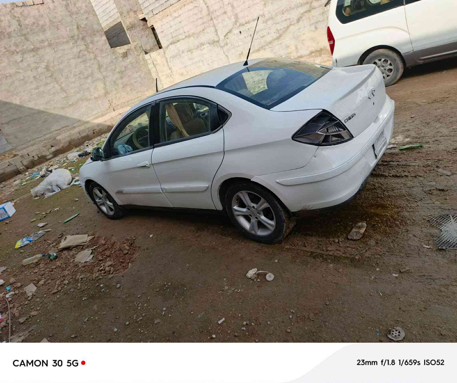 #للبيع او للمراوسسسس بأقل
ازيرا  ( خليجيه ) شركه الكاصد 
موديل 11
 رقم بغداد انكليزي وهزه وسنويه كله جديد 
فووول مواصفات 
ماشيه ١٧٠ كيلو متر محرك ٢٧٠٠
سنويه لسنة ٢٠٣١ بأسمي تحويل مباشر بيها ٣ قطع الاماميه شرط بدون دواخل سونارها موجود جاهزه من كل كلشي اي نقص مابيها 
السعر ١١٥ 
#العنوان الرمادي
#للاستفسار اتصل بالرقم لأن السياره مو مالتي اني مكلف بالنشر علمود تتفاهم مع صاحب السياره 
*********** اتصال وواتساب  بي
