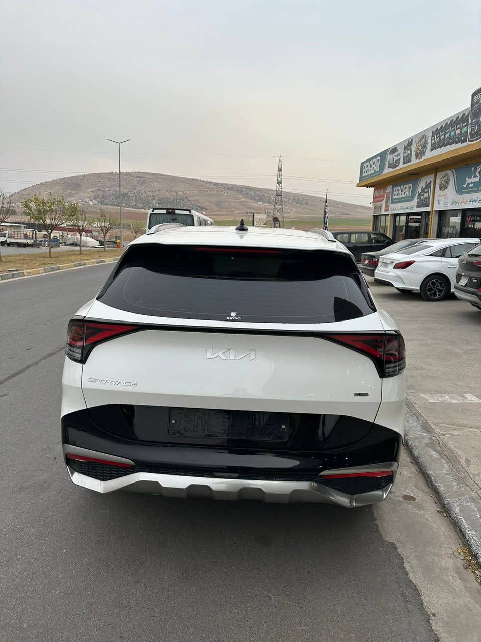 كيا سبورتاج كوري
موديل 2024 
فول مواصفات 1/1 اعلى فئة
ماشيه 60 الف كيلو متر
رقم كاتي تترقم شمالي
الضرر
بابين + بوند + چاملخ تبديل
تكمة + چاملخ خلفي صبغ
شبر تعديل بارد بالسقف 
السعر 170 ومجال بسيط جداً
فقط بيع نقداً بدون مراوس وبدون اقساط
مكان السيارة دهوك
*********** واتساب
*********** واتساب موصل, نينوى
