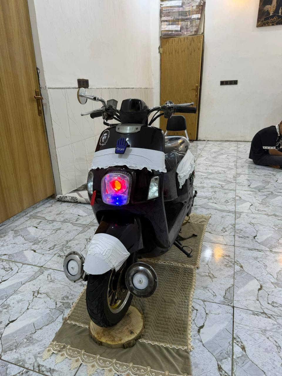 تحيه طيبه 
بوليس كيؤزي 
كفاله 
بيهه نواعم بسيطه كلش 
٨٥٠
***********
ملاحضه ابيعهه علبلاد بدون غراض
