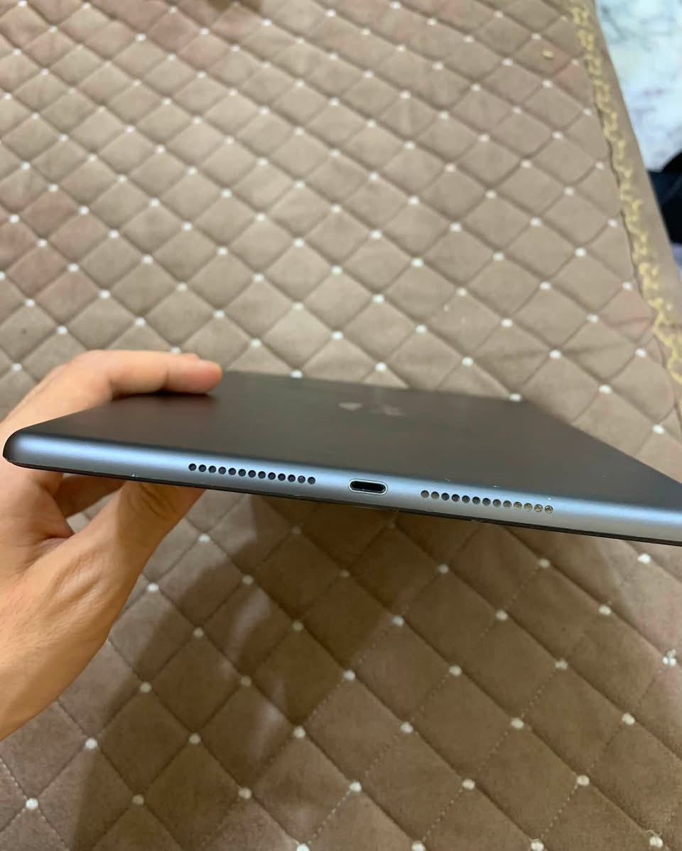 للبيع iPad الجيل التاسع (iPad 9) – 64GB – Wi-Fi

✅ السعة: 64GB
✅ النسخة: Wi-Fi
✅ الجهاز نظيف جدًا وشغال 100% بدون أي مشاكل.
✅ البصمة والشاشة والسماعات والكاميرات كلها تعمل بكفاءة.
✅ تم عمل فورمات والجهاز جاهز للمشتري.
✅يوجد توصيل لجميع المحافظات 🚕
💰 السعر: 250,000 دينار

يجي ويا كفر + قلم 
للبيع او مراوس مع ايباد11 برو m1


**إذا كنت صاحب هذا الإعلان وتريد حذفه لأي سبب، رجاءا أرسل رسالة إلى الدعم الفني**