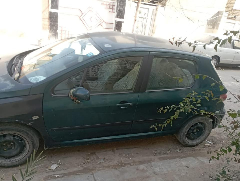 بيجو 2005 
فحص رقم اسود بغداد
سعر 15 $ 
***********
كير مكينة تبريد 
شغال
