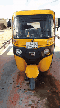 سلام عليكم شباب تكتك باجات 2021شهر 11البدي بي ضربات شوف العين مصبوغه جماليه تخم تاير كهربائياتهه كلهه شغالها والمكينه بس ولفات مبدله تبديل شركه العنوان بصره حيانيه شارع السيد متواجد من ساعه ٧ الصبح لحد ١١ الضهر الله شاهد عدم التفرق التكتك جاهزه وكبل شارع السعر خاص رقم الهاتف بي واتساب ***********
