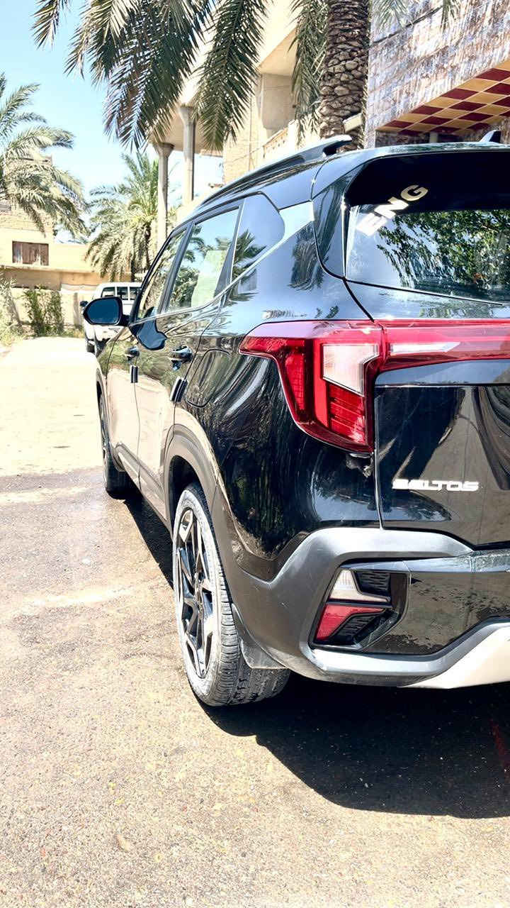 كيا سيلتوس SX  2024(اعلى فئة) 1600 تيربو 195 حصان وگير DCT دبل كلتش
المواصفات شاشة متصلة وعدادات ديجتال بصمة
فتحت سقف قماره 
رادار امامي وخلفي ونقاط عمياء
تحكم ستيرن كامل  وتحديد مسار وقيادة ذاتية ومثبت سرعة
كشنات جلد تدفئة تبريد 
قطعتين تبريد
كرسي سايق كهرباء 
سايد بريك كهربائي
‏Auto hold
دفع رباعي
تشغيل عن بعد
تراكشن
مداخل تايب سي ويو اس بي
نظام نزول منحدرات
سستم صوت BOSE
‏MOD DRIVE SPORT NORMAL ECO
انارة داخلية دشبول وسماعات ورجل
داخل لون مشمشي مميز
الانارة الامامية والخلفية LED 
السيارة ماشيه 26500 كيلو متر
السعر 175 وبيه مجال 
الاستفسار ***********
