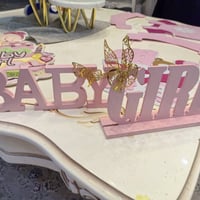 ديكور الولادة استاند babyو   girl  و الصينية التقديم  و التعاليك ب ١٠ ...