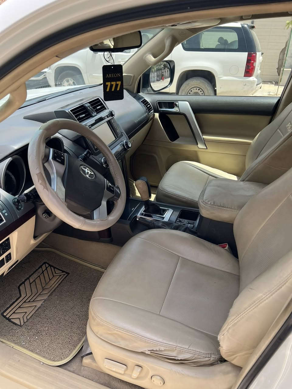 للبيع برادو vxموديل ٢٠١٤فول مواصفات ٦سلندر كفاله عامه كير محرك بدي عدا جراد قليل بالقماره تخم تاير برجستون صار اسبوع شاده السعر ٣٠٠قفل قفل مكانه نجف ***********
