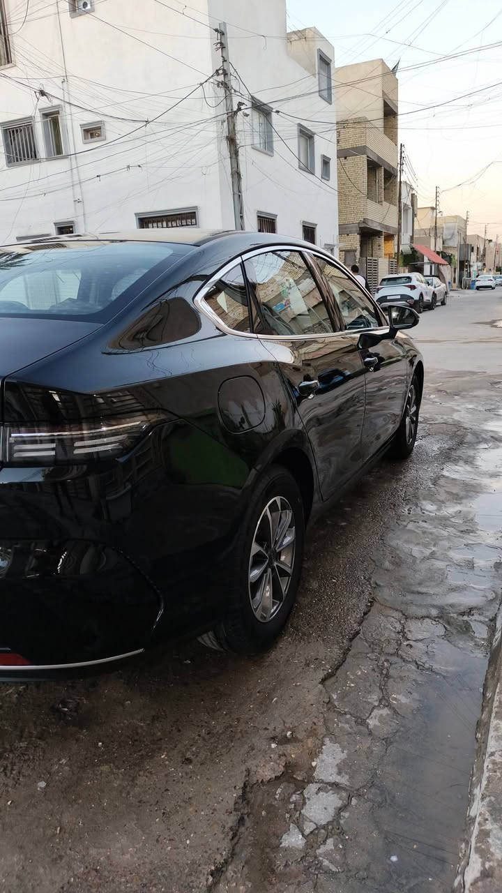 للبيع بيوايدي دستروير ماشيه 6000 الف مكفوله كفاله عامه بعدها زيرو الاتصال ***********
