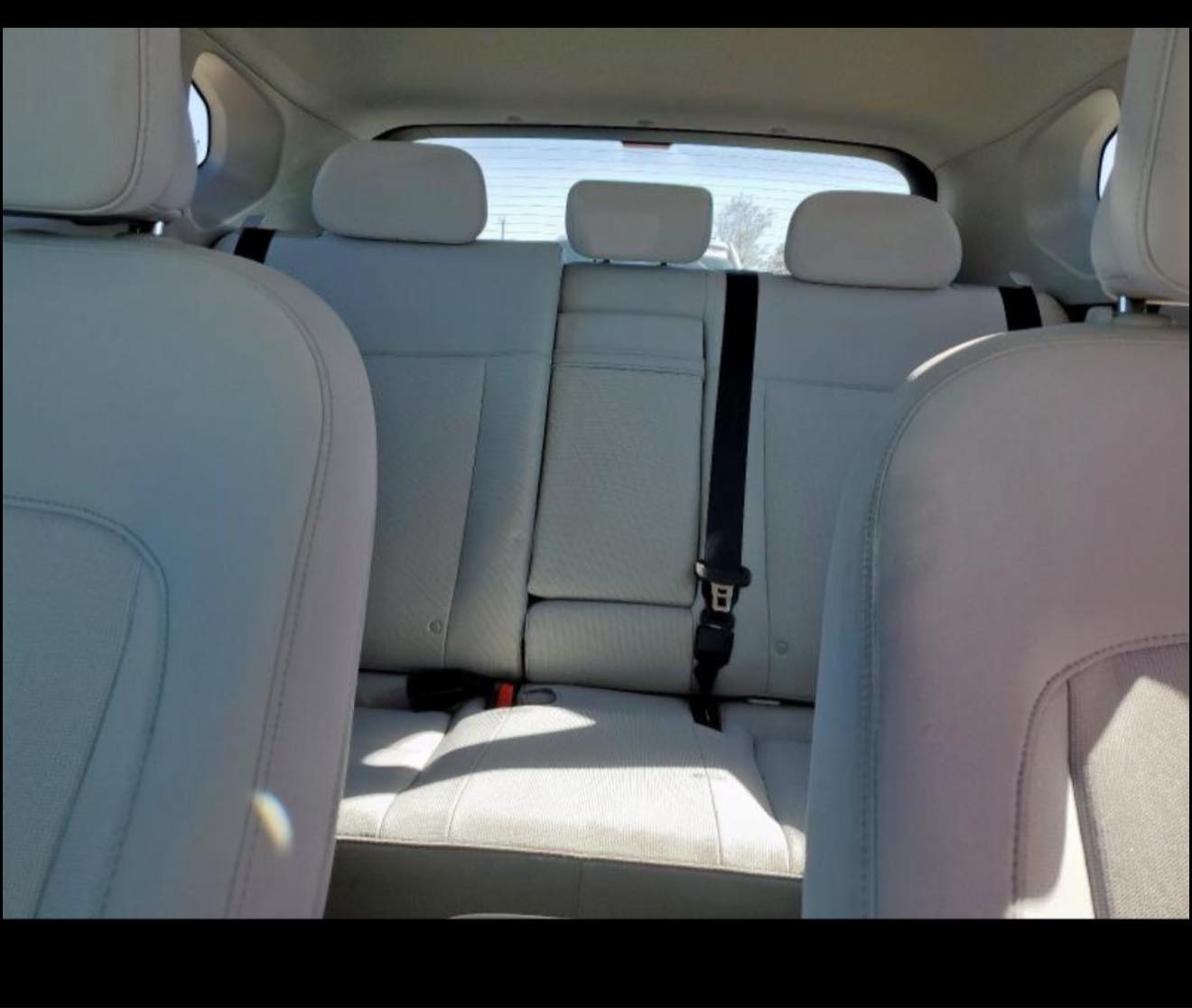 كونا 2025 
نص مواصفات 
ماشية 3000 mi 
السياره بالحره  عمان 
ترهم كتاب شهداء 
حادثهة موضح بالصور وغراضها اجتي وياهة 
بدون ايرباك 
بصمه 
شاشة متصل 
داخل ابيض ملكي 
*********** 
متوفر واتساب
