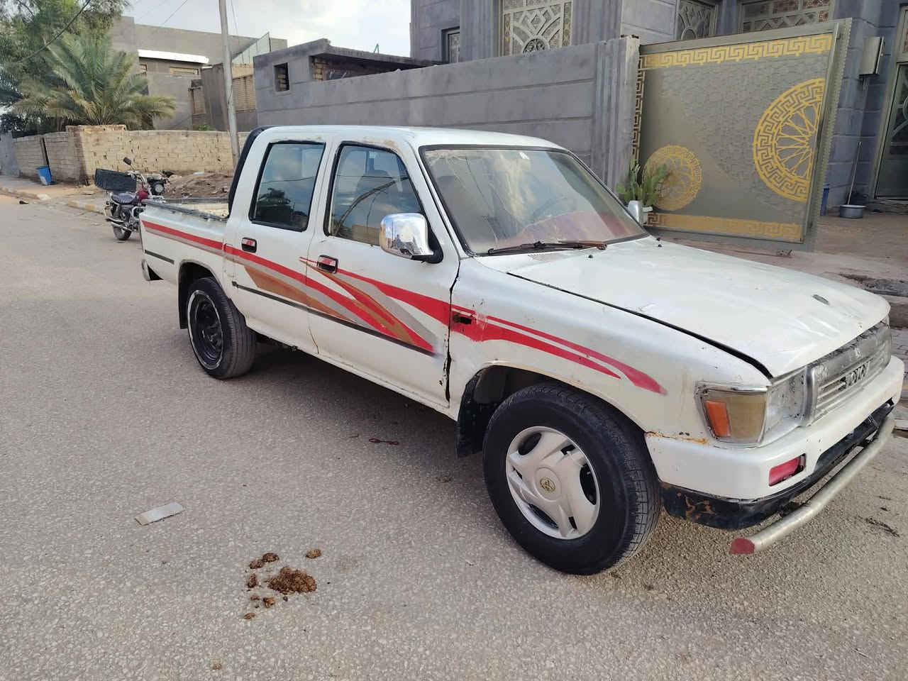 السلام عليكم ورحمة الله بيكم للبيع كلك نظيفه كلش بدون خياس مكينه وكير حلوات نصبتها حلوه كهربائيات شغاله تخم تاير وين أهل المواكب العده عمل السعر ١٤ وبيها مجال قليل  مكان السياره الديوانيه قضاء البدير رقم الموبايل ***********
