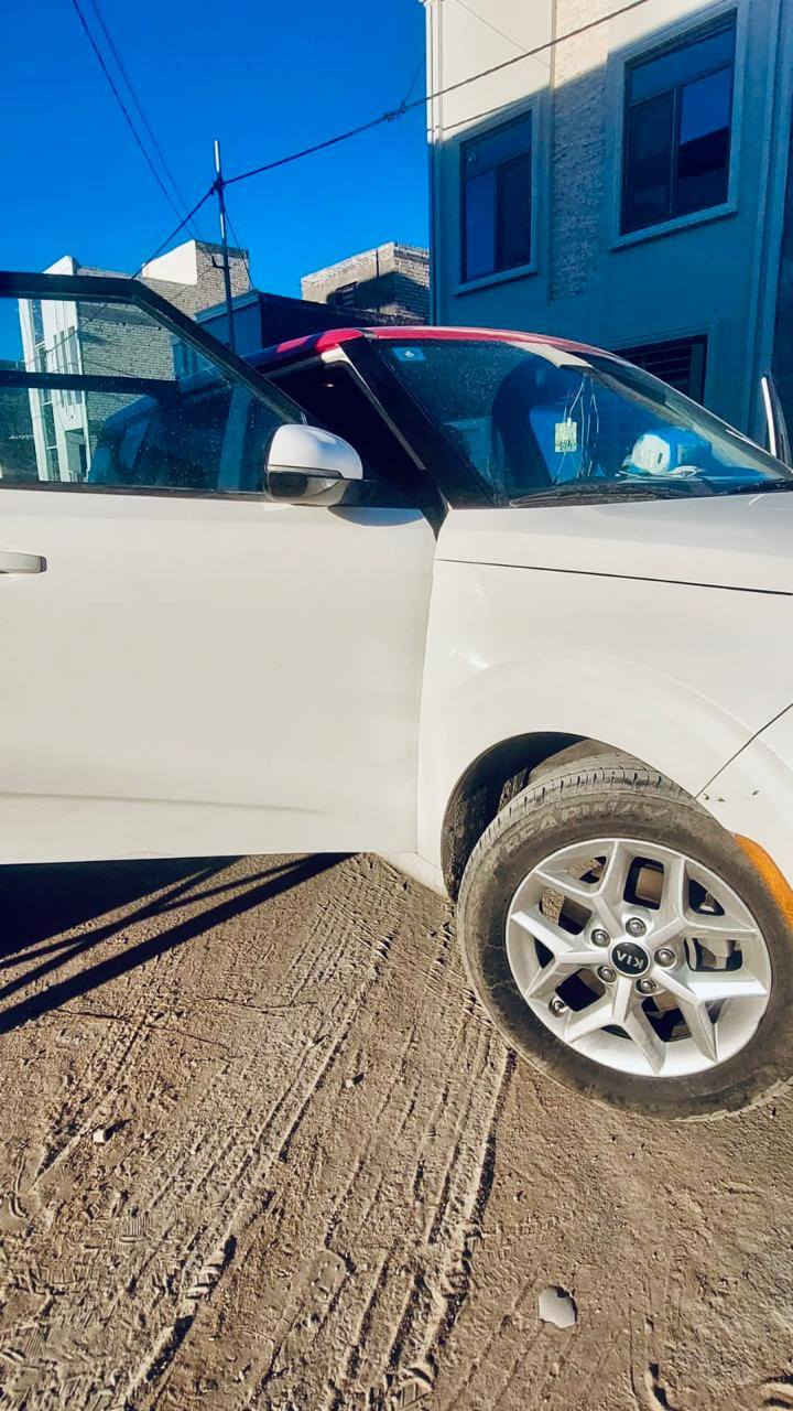 يا الله السلام عليكم٠٠٠ كيا صول موديل ٢٠٢٢ تو كلر مكينه ٢٠٠٠ دوش وارد أمريكي حادثها بابين وجزء من الجاملغ جهت الأيمن سياره جديده كلش مكينه كير خير من الله تبريد تدفئه حداديه تخم تاير سياره استخدام بيت فقط ماشيه ٧٠ الف رقم بغداد بأسمي مكانها كربلاء السعر ١٢٥$ وبيها مجال بسيط رقم الهاتف ***********
