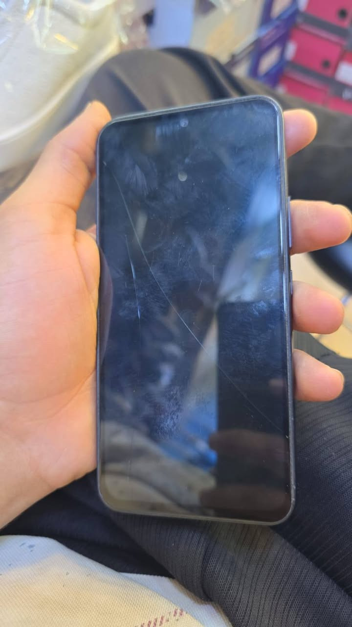 السلام علیکم
جهاز سامسونج A54
معالج Exynos 1380
ذاكرة 256
الرام 8
الكاميرات 50+12+5
البطارية 5000 ملي امبير
الجهاز نظيف بس بيه فطور خفيفة بالشاشة ما مأثرة على الاستخدام ابدا وبدون ملحقات
السعر 250 الف وبي مجال شي كلش بسيط
عنوان بغداد حي الجهاد توصيل موجود
للأستفسار ***********
