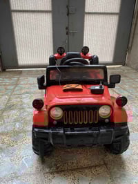 للبيع سياره اطفال استعمال قليل بطاريه واكفة السعر 50 البلديات 07703466...