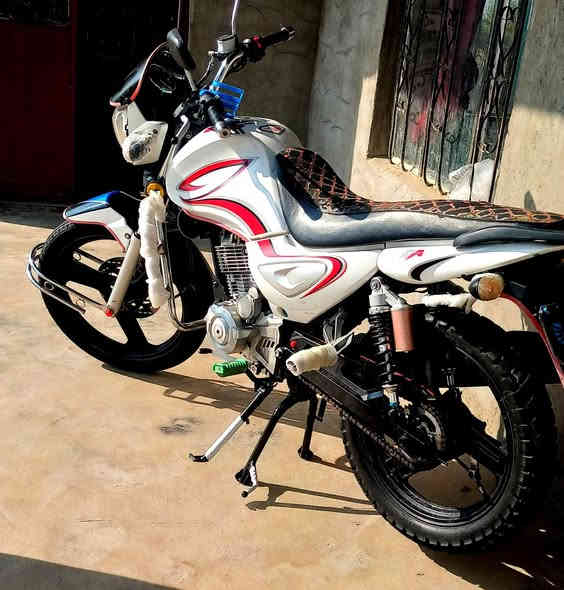 للبيع موديل 2020 محرك 150 بلادي السعر 950 رقم تلفوني ***********
