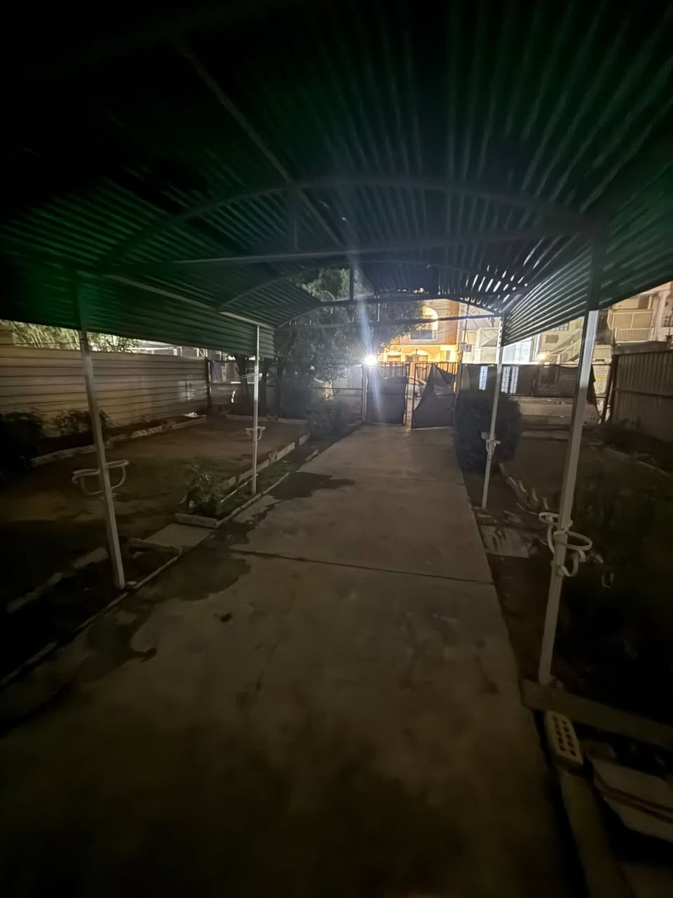 #للايجار_______في_____السيديه

مكتب عبدلله الرفيعي 

شقه في مجمع  5 مساحه  150 متر 

تتكون من

ثلاث غرف نوم مطبخ صاله خدمات صحيه عدد 2 كراج وحديقه

#الايجار 850

للاستفسار الاتصال على الارقام التاليه

***********

***********
