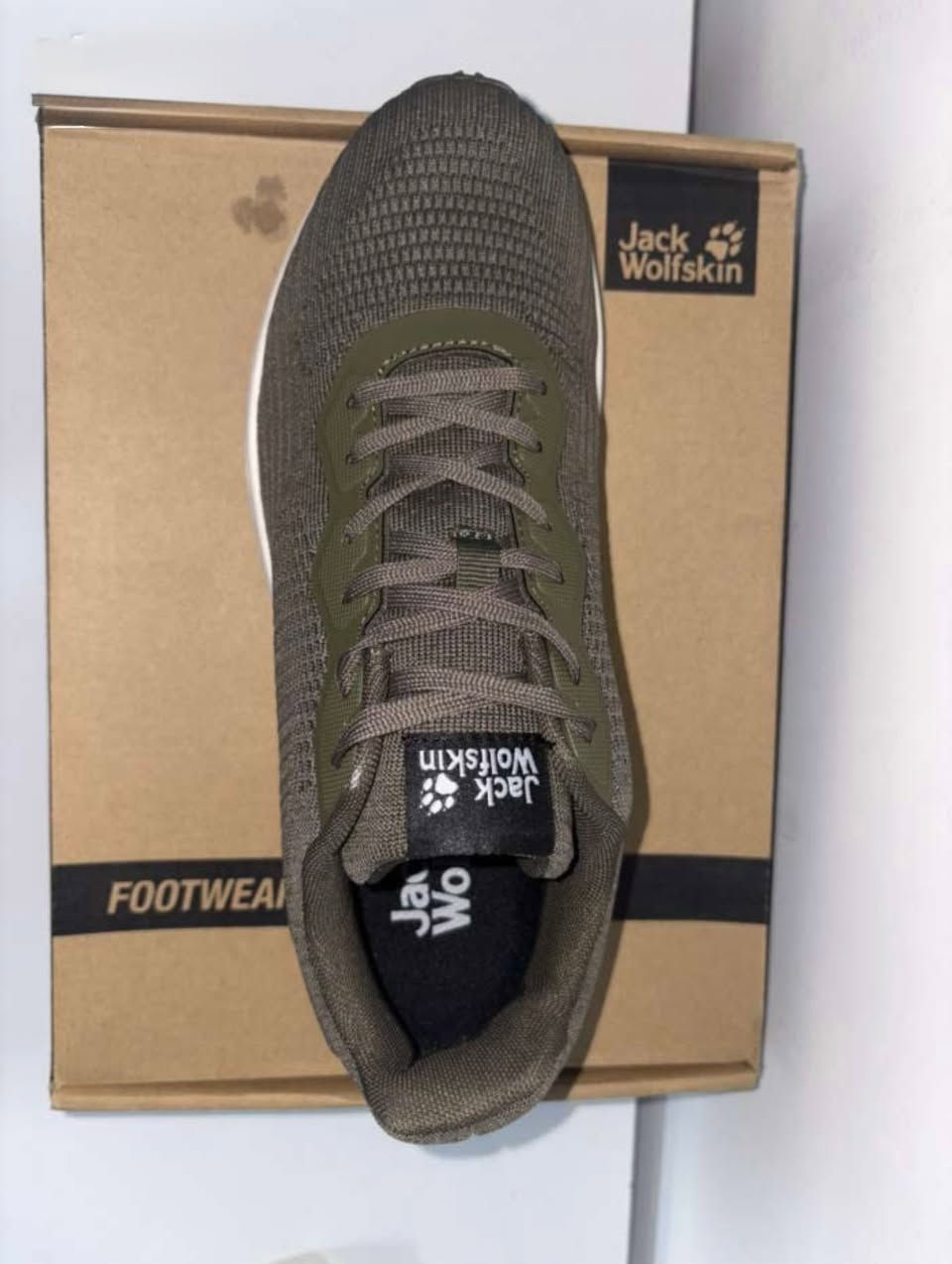 حذاء اصلي من ماركة JACK WOLFSKIN
السلام عليكم 
هذة الحذاء ماركة JACK WOLFSKIN وصيت علية من المانية اجاني المقاس غلط اني البس 43 اجاني 42 هوة سعرة 90 يورو مثل ما موضح على الكارتون يعني تقريبا 150 الف بالعراقي 
ما ملبوس نهائيا بعدة بالليبل لون زيتوني مريح جدا 
السعر 125 الف قابل للتفاوض

متوفر واتساب ***********
