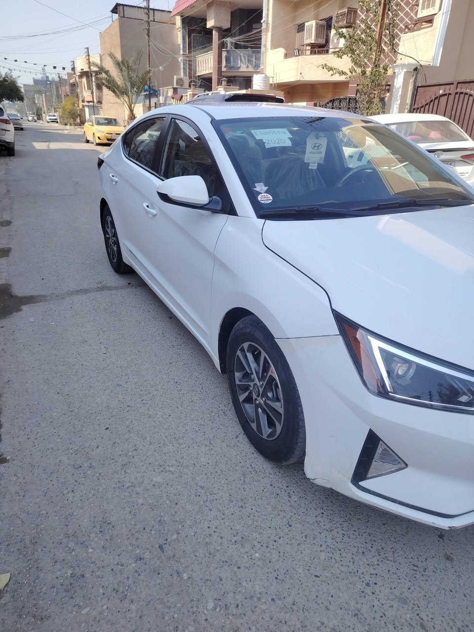 النترا موديل 2020 ماشيع 66 كيلو حادثها بنيد فقط كير عادي مكانها بغداد السعر 125 للاتصال ***********
