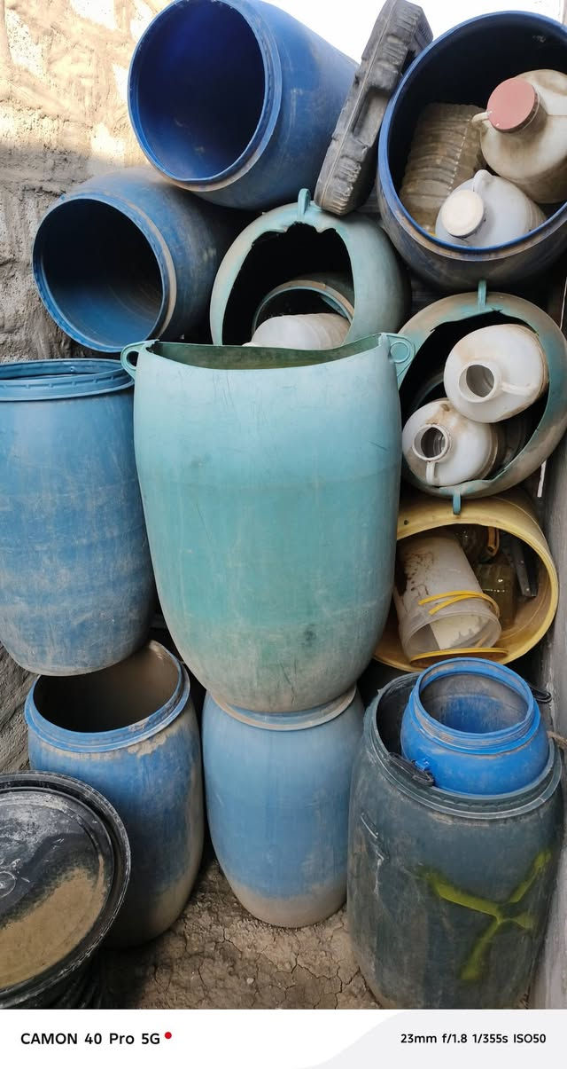 السلام عليكم بعد إذن الجميع
سقيفه عرض ٢.٥*٢.٥ 

دكت 

براميل 

قاطعه فنكر

ماطور ماء 

اليحب يتفضل خاص
أو يتصل يوجد واتس
***********
مكاني التاجي مقابل المعسكر
