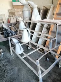 رفين • ميز مدرّج • للبيع