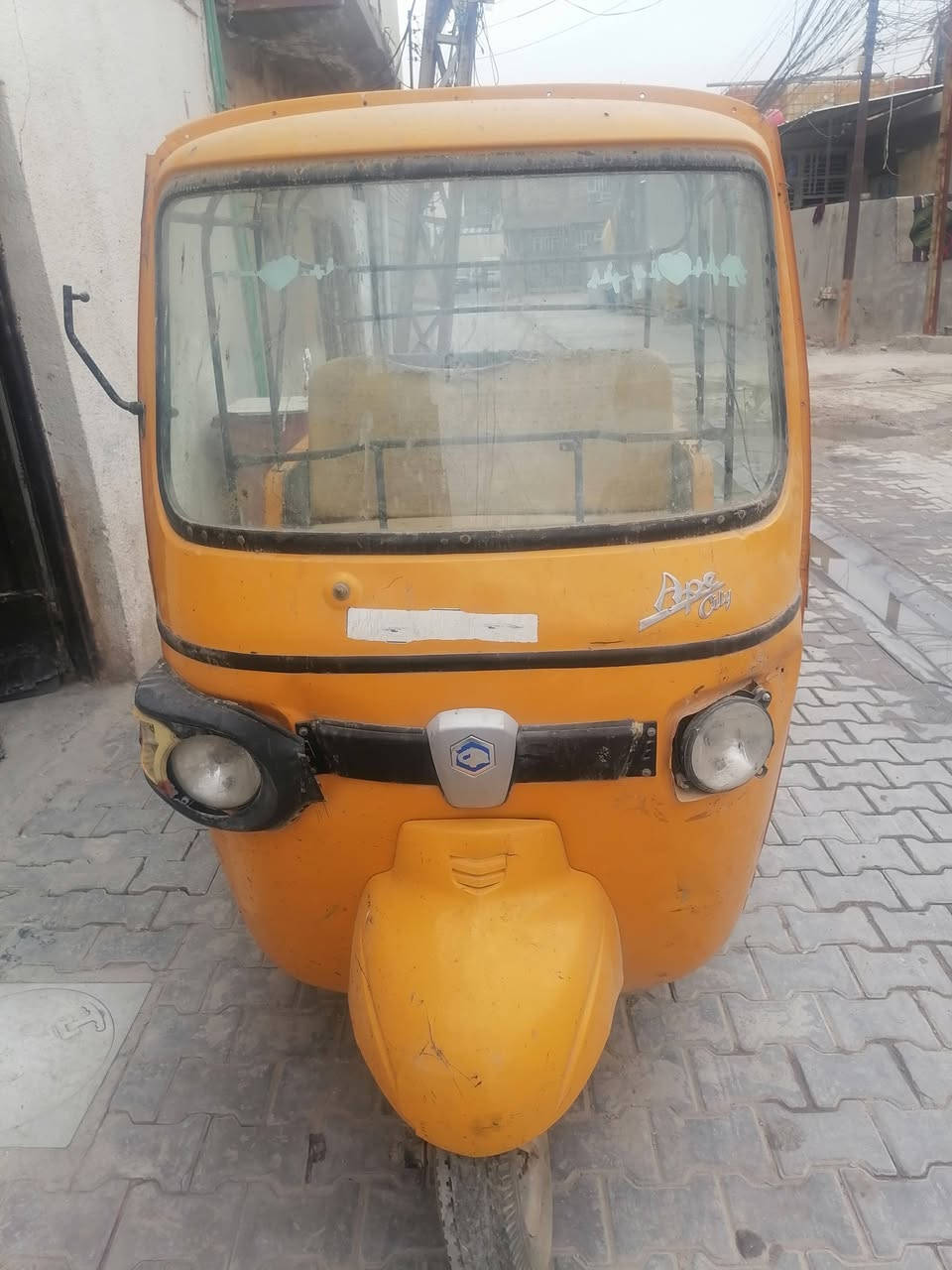 السلام عليكم مرخصة الأدمن تكتك بياجو للبيع تكتك بس مكينه وجادر يرادلها أوراق اصوليه كامله السعر قفل ٦٠٠ الف مكاني محموديه *********** بي واتساب ***********
