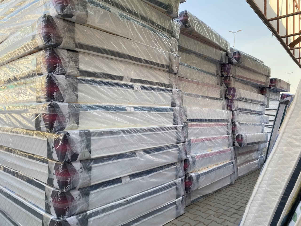 #الدوشك_الطبي_ريماكس_حطمنا_سعره  
#السعر_ :130الف( العرض خلال ايام محدوده فقط ) 
مع هديه الدوشك مخدتين ديباج حشو مكرو فايبر😍 ارتفاع26cmكامل الدوشك 
🆕🆕طبقة طبيه الياف مكرو داكرون معالج  🆕🆕
نود اعلامكم خدمة التوصيل داخل النجف 
--------------#ظمان_حقيقي_وفعلي_5سنوات------------
#المميزات (بدون سبرينك ) ❓❓❓
نوعية الاسفنج الداخلي (#مميزاول ) عالي الكثافة والمفيد جدا للظهر بالاضافة لطبقة طبية من اسفنج(#دنلوب_الطبي  )وديباج على الوجهين لتعطي راحة كبيرة للعمود الفقري اثناء النوم ( مفيد جدا لمرضى الفقرات والإنزلاق والمفاصل) وأكثر ما يميز هذا المنتج انك تستطيع النوم على جانبيي الدوشك 😴😴
بالاضافة الى ميزة حق التجربة لمدة ٦ ايام ضمن تغليف الدوشك ( النايلون ) 👍يستبدل /يسترجع ضمن النايلون مع فرق اجور النقل انتبه من المقلد 😎
يتالف من 5 طبقات الوان الدوشك متعددة 
1.وجه بوليتسر معالج ١٠٠٪؜
2.طبقه طبيه دنلوب .
3.طبقة ضغط عالي.
4.طبقه مانع حساسية والحرارة
5.وجهين مبطن ديباج
#متوفر_بجميع_القياسات 
180*200         160*200
لا تتردد بالاتصال بنا أو زيارة المعرض 
*********** واتساب 

📌النجف شارع السلام الجامعة مجاور مدارس بانيقيا مقابل شركة نور الكفيل 
#الهلال_فخر_الصناعة_العراقية.
#مجموعة_الهلال_الصناعية
