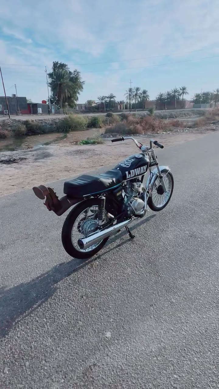 سلام عليكم دراجه للبيع توه معمره كلك كلك مكاني سوق الشيوخ الطار /رقمي ***********
