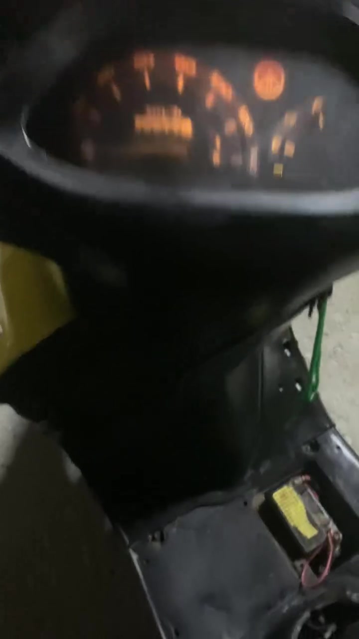 سلام عليكم دراجه فراشه كلشي ما بيها كهربائيات كامله 150 بيها مجال ‪0775 851 9764‬ وتساب فقط
