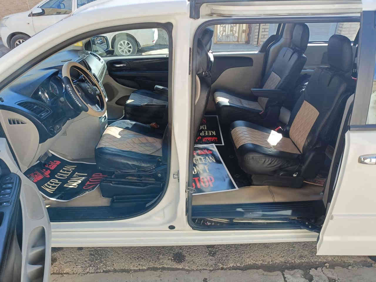 السلام عليكم 
دوج كرفان ابيض رقم بغداد باسمي موديل 2014
حادثها باب الخلفي مع الجاملغ الخلفي 
بيها منظومة غاز 80 لتر 
ارضية وكشنات مدوشمة
تشغيل عن بعد 
سيارة جاهزة من كل شي
كير ومحرك وحدادية
سنويتها 2028
مكاني بغداد المشتل 
السعر 155 
للاستفسار خاص او التواصل على الارقام
*********** /*********** بيهن واتساب
