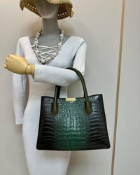 جنطة جلد • نقش تمساح • الديوانية الجلبية