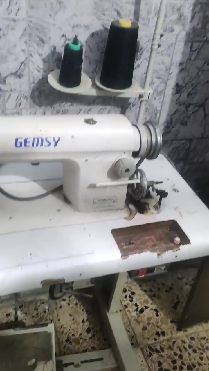 سلام عليكم شباب هاي مكينه مال خياطه شغاله وبيه ضمان وهاذه رقمي ***********

