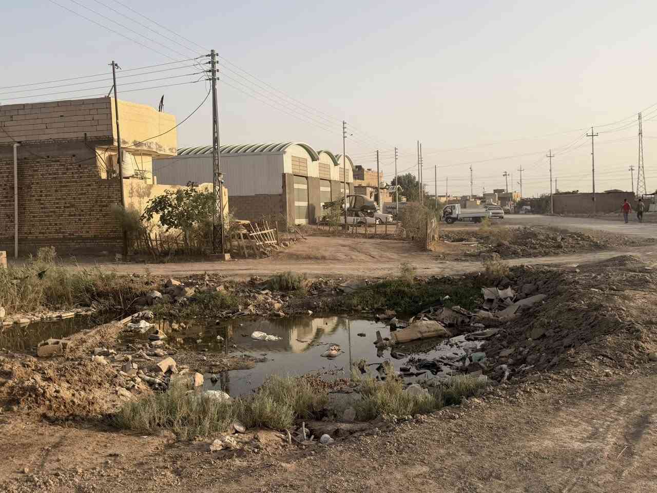 سلام عليكم يوجد هيكل البيع زراعي مساحه 200 متر  نزلت سيد خليل على شارع 30 متر غرف 2 وصاله وستقبل ومطبخ وصحيات دخليه وخارجيه للاستفسار اتصال على 
***********
***********
آبو مرتضى الحسناوي
