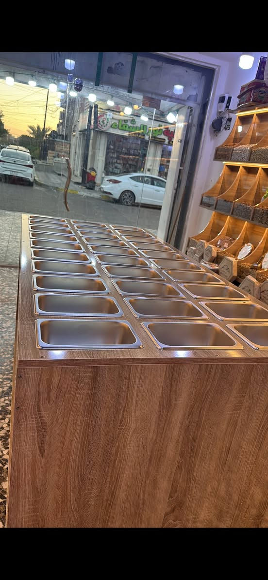 السلام عليكم  ميز عطاريه للابهارات +يرهم الى معسل النراكيل الطول ٢متر +العرض ١متر وهذا الرقم ***********السعر ٦٥٠ الف جديد جدآ
