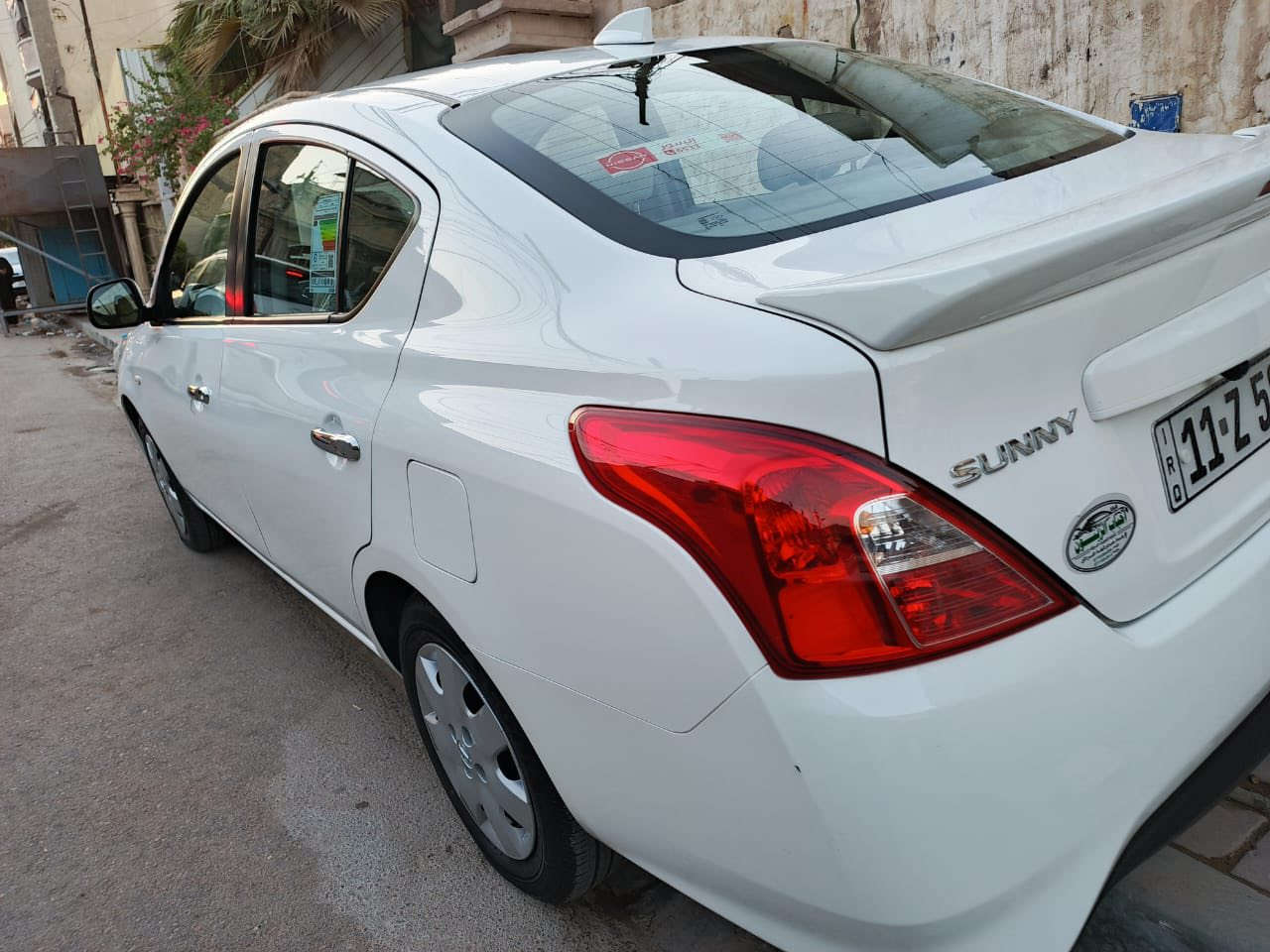 السلام عليكم 
نيسان سني 
موديل 24 
ماشيه 10000 فقط 
بيها صبغ جاملغ وبنيد اثر طخه مال دراجه خفيفه كلش بله اي دواخل
سياره نضيفه وممتعوبه ابد 
بليته الزركه المرغوب 
هندي
تحكم ستيرن وشاشه
سبير منازل ابد 
السياره داخله بلضمان 
مكانها الكراده داخل
***********
