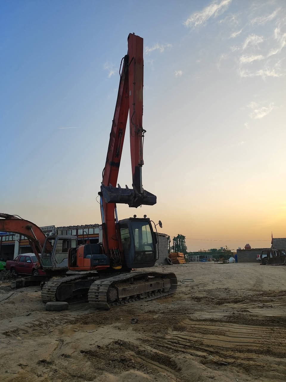 اللهم صل على محمد وال محمد للبيع جب طويل حفاره هيتاشي ياباني اصلي ١٤ متر يرهم على كل الحفارات من حجم ١٨٠ إلى حجم ٢٤٠ فايف زت عادي  زت ثري بي فايف جي فايف حياهم الله الطيبين العنوان كربلاء المقدسه شارع كربلاء نجف عمود ٩٧٣ رقم تلفون ***********
