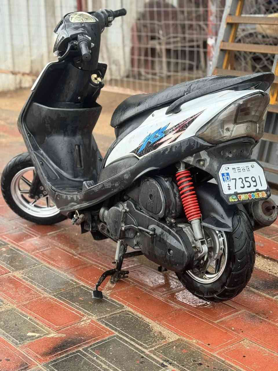 سلام عليكم ماكس عدله للبيع دراجه مفتوحه ولفات  سلف هندر كامله بيه نقص بريك امامي مكينه 49  نضافه شوفت عينك كلها بلاديه وشغاله السعر 500 وبيه مجال بسيط مكاني كربلاء حي الوفاء رقمي ***********
