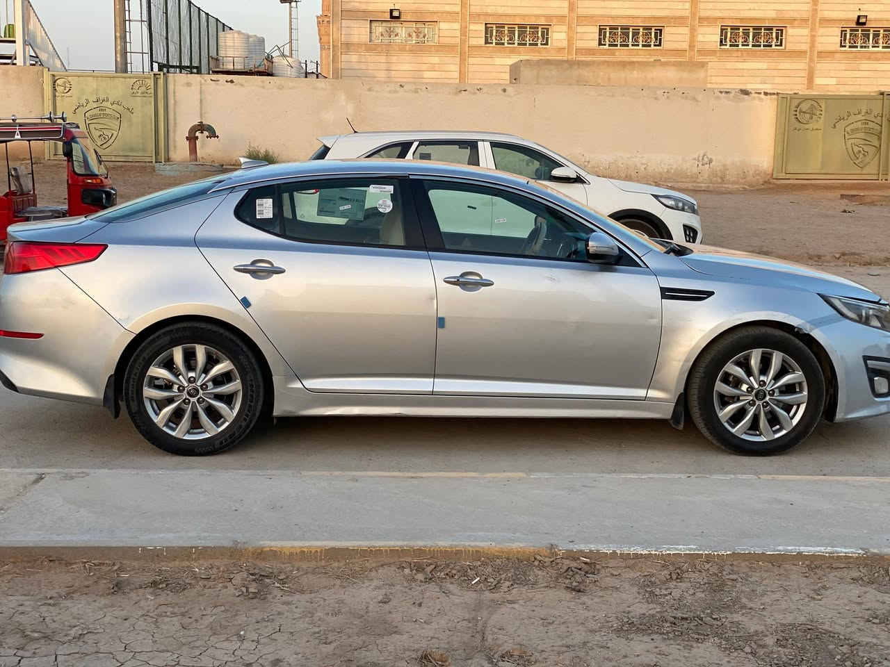 السلام عليكم اوبتيما 2015 وارد امريكي بإسمي 
تبديل بنيد بدون دواخل ابد ورشة صبغ بالبابين الجهة اليسرة اثر دحجة بدون ضربة 
السيارة فول مواصفات عدة الشاشة بصمة تشغيل بصمة ابواب داخل بيجي كشنات جلد  تحكم بالكشن كهربائي
 مكينة وكير مكفولات  وتبريد ثلج حدادية 100% 
زوج تايرات امامي جديد صارلة شهر ونص 
السعر 113
مكاني ذي قار / قضاء الغراف 
للاستفسار ***********
موجود اتصال / واتساب / ماسنجر
