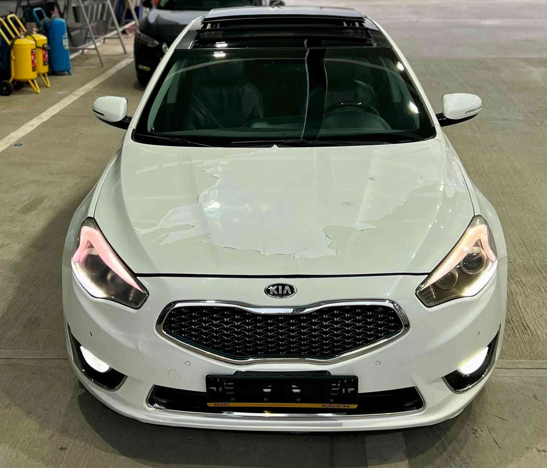 بسم الله الرحمن الرحيم(***********) 
KIA CADENZA 2016 VIP ساغە سەیارەکە دوبەیە
(ادوات ادوات مابی رقم) سەیارەکە بێ ڕەقەمی دوبەیە
کیای کادێنزا ٢٠١٦ دوبەی سەیارەکە ساغە موس و بڕاوە نییە
مواسفات VIP فول فول دەرەجە ١ تەنها 67هەزار ڕۆشتووە
ناو و دەری وەک شەریکە ماوە بێ شوخت و چاڵ و دڕاوییە
پانۆڕاما سەقف شوشە بەسمە شاشەگەورە کامیرا بلوتوس
ئاوێنە ئیشارەت و شەفت و قیبلەنما تعدیل سورعە
سوکان تەلەفون و ڤۆلیۆم کوش هیتەر جلد کارەبایی
٣ گێڕە تۆماتیک و عادی و گێر لەسوکان تراکشن
هەر ٥ تایە و ویلی قیاس ١٨ لۆک لۆکن بەسپێرەکەیەوە
جام ئۆتۆ لایت عەدەسە و زینۆن لایت و بەگلایت لیدە
تەبرید مەرکەزی ئیمپیفایەر سیستەمی سەوتی infinite 
دەرگا و سندوق بەسمە پشت و پێش حاسە ABS
 زۆر مواسفاتی تری هەیە لێرە هەمووی باس ناکرێت
سەیارەکە هەموو گیانی بەشەرت ئەفرۆشم 
گێڕ مەکینە کارەبایی تەبرید تەقەوڕەقە هەمووی بەشەرت
سەیارەکە حیزام نیە بە حیزام دەیفرۆشم پێشی کەپسە
تەنها پشتی لای سەکن لێدراوە تەنها لای بەگلایتەکەی گرتوە
واتا ناو عەوزوناوسندوقی نەگرتووەهیچی ئێرباگ بەشەرت
سەیارەکە هەمووشتێکی بەشەرتە بێ مەسرەفە 
سعری ٧٥ و کەمێک مەجال شوێن ڕانیە رانية, السليمانية

