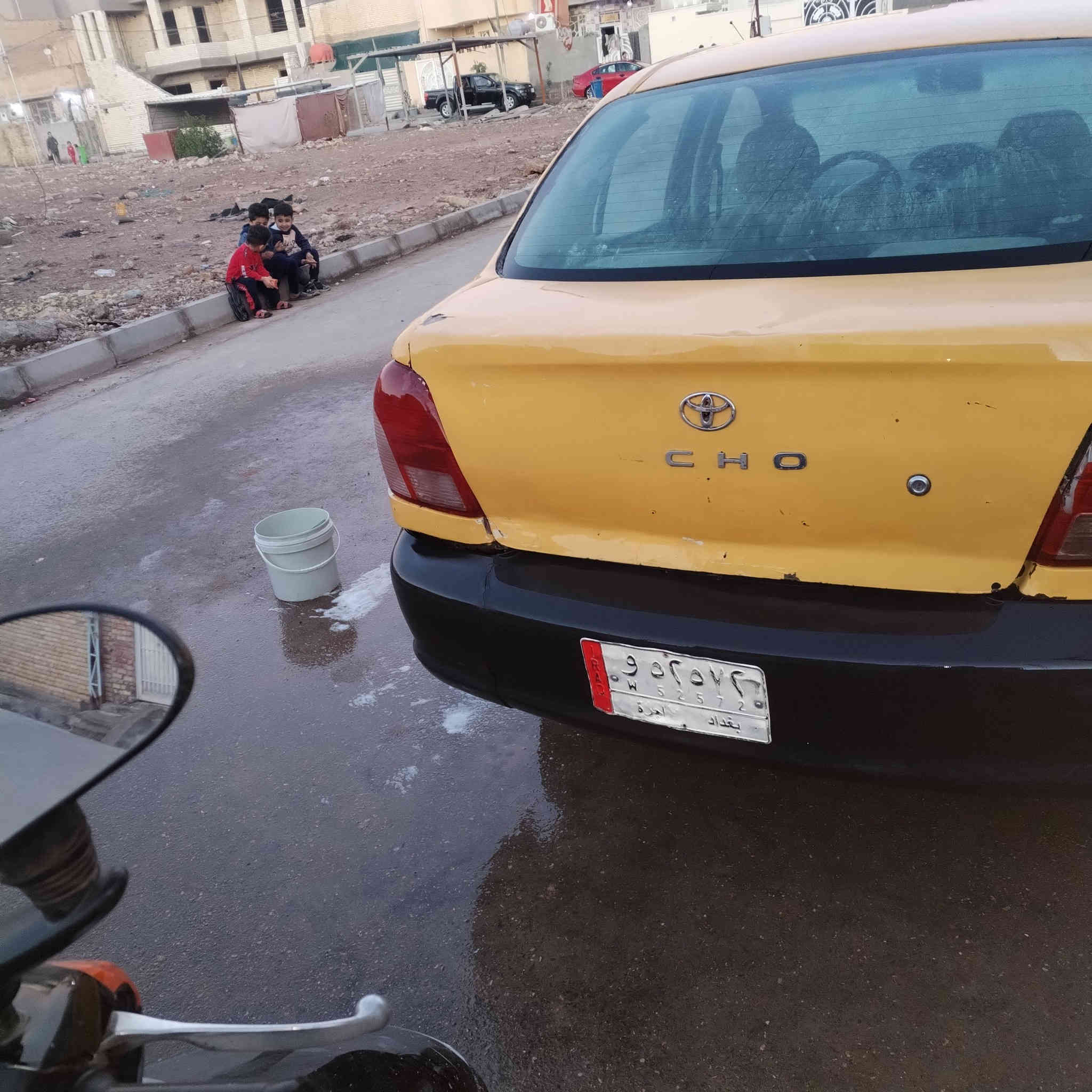 السلام عليكم كورله ايكورقم بغداد موديل ٢٠٠٠ المكينه والكير خير من الله غرفتهه جديده عوزهه ترتيب صدرهه عوزه داريم واحد كهربياتهه كلهه شغاله بس الكيلومتر ميشتغل والكشر كدام العين سنويتهه صاقطه بل ٢٠  الهيئه مااعرف شكد عليهه تحويل شوكت متريدمكان السياره كوت مركز المدينه السعر١٨ $. وبيهه مجال /الرقم ***********
