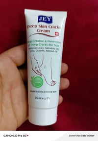 تجربه شخصيه لهذا الكريم مثل السحر طبعا بنات يخليج تنسن شنو تشققات بالق...