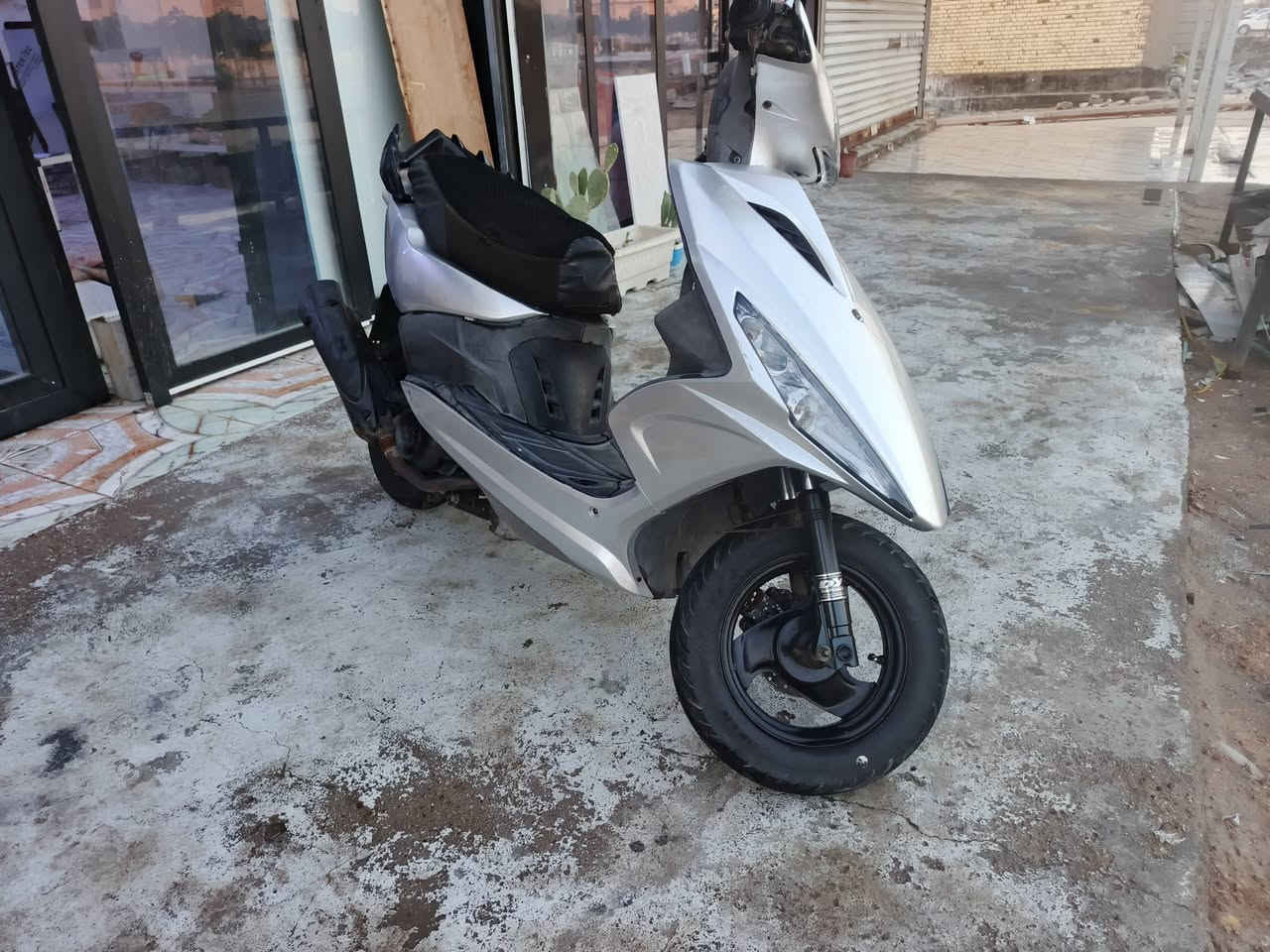 ماكس مضلع للبيع السعر 850 وبيها مجال مكاني القرنة حي الجمعه 
***********
