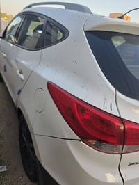توسان 2014 خليجي محرك 2000 دوش سياره نظيفه بيها صبغ بالجنطه شي قليل وذ...