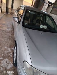 سياره البيع نيسان سني موديل 2000 سعرها ٥٨ 07703533898