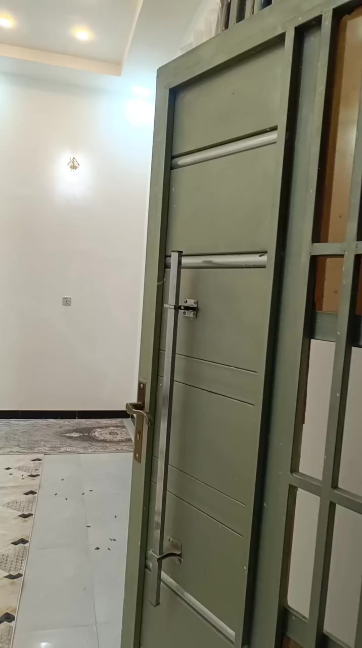 بيت 100 متر بنأ حديث توه كمل طابو اسهم ع طريق السياحي مال تركي ع الشط  مكان حلو وسكن وخدمات
بشارع مكتب الفضلي  مقابيل مطعم نوارس 
غرفه  ومنور وحمام وصاله ومغزن ومطبخ واستقبال وصحيات خارجيه وداخليه
توه كامل صالي شهر من سكنت بي شغل درجه اوله 

السعر ٨٥مليون وبيها مجال
***********
