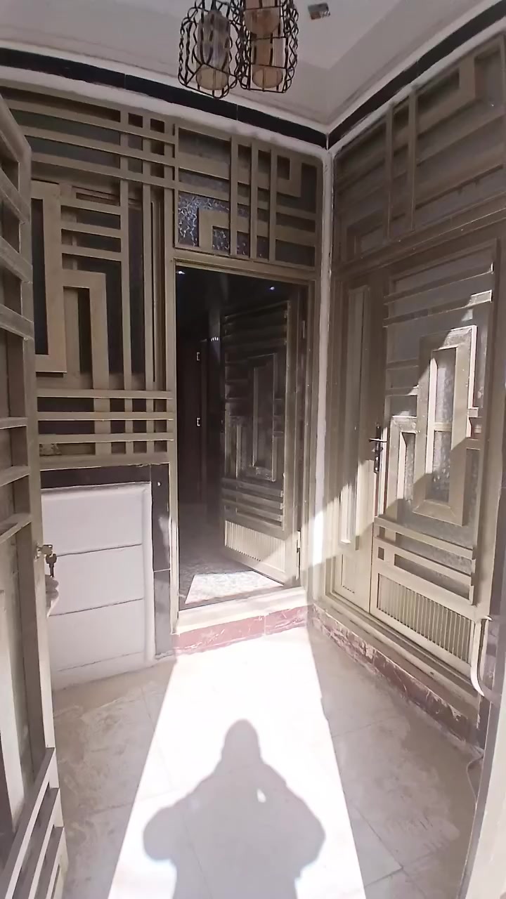 بيت للبيع مساحته ١١٣متر / طابقين فول كربلاء المقدسه
 شارع ابو طالب  / خدمات كاملة / شوارع تبليط / 
طابو زراعي سند ٢٥ اقرار محكمه 
يبعد عن حرم الامام الحسين ع السلام ٣كم وعن طريق الزوار / ١ كم 
للاستفسار / *********** 
لايوجد نظام اقصاط ولا رهن ولا اجار
