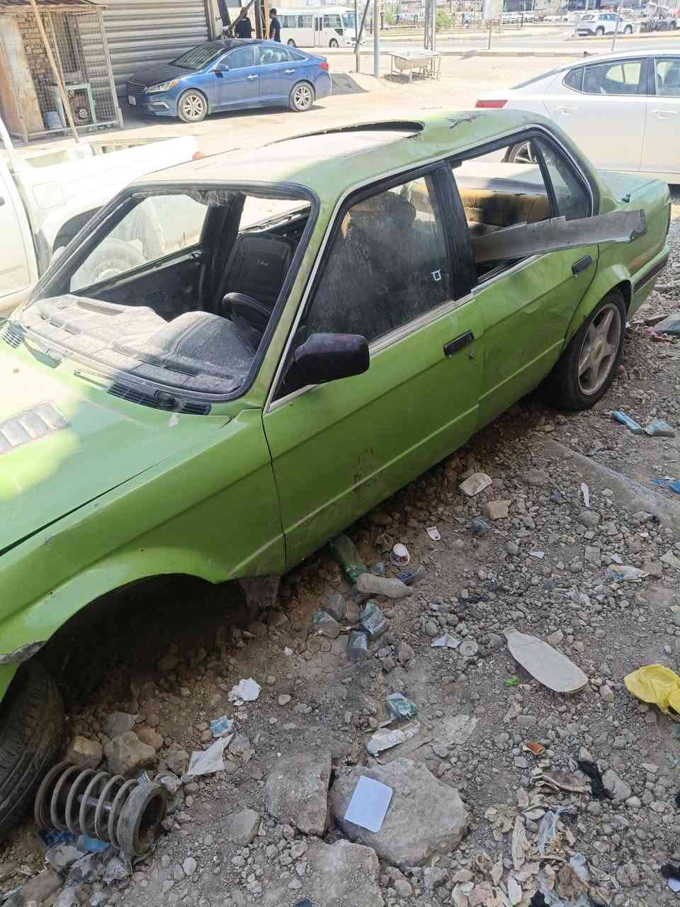 سلام عليكم غراض بي ام دبليو للبيع زعره ما عده الكير ولمكينه مبيوعات وياله جدد حجم 16 دركه بيبان قبق جنطه كشنات دشبول كدامك سياره ولغراض البيه مكاني دوانيه رقم الهاتف  ***********
