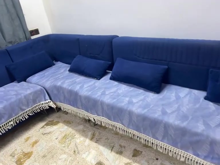 تخم بهذا الشكل
اخذته من اربيل ب10 ورقات 
سليم كلشي مابيه كامل مع الكوشات
سعره قفل من الاخير وبدون عمله
 350 الف 
مكانه دوره شارع الصحه
***********
