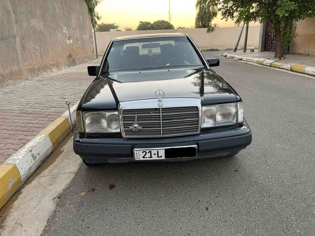 السلام عليكم مارسدس للبيع موديل 1990 محرك بطه 3000  ديلكو اربع تايرات  جدد تبريد ثلج  صدر امامي خلفي جديد صبغ احزام فقط  للجماليه كهربائياتها كلها شغالة 
مكان السياره ديالى  السعدية   السعر 68وبي مجال  بسيط حق الجية السيارة كاملة مكملة  للتواصل  ***********
