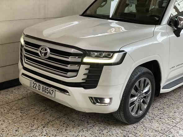 سلام عليكم للبيع لاندكروز 2023 
مكفول كفاله عام بعدهي عل وضع شركه 
شركة ساز  ضمان شركه 4 سنوات دامه كامله 
ماشي 27 الف رقم  أربيل بسمي 
فول  موصفات 
VX
كشنات امامي وخلفي كهرباي 
كشن ميموري 
راداره امامي 
صندوق كهرباي 
راداره خلفي 
شاشه جبير 
حساسات امامي وخلفي 
3شاشات 
كشنات تدفئه وتبريد 
وباقي موصفات VX ماعرف لاندكروز 
مكانه سياره شارع فلسطين 
‭0774 222 7955‬
